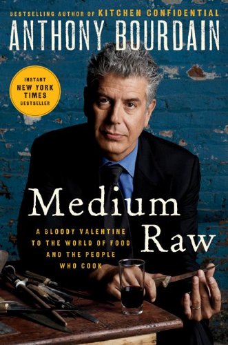 Обложка книги Medium Raw: A Bloody Valentine to the World of Food and the People Who Cook