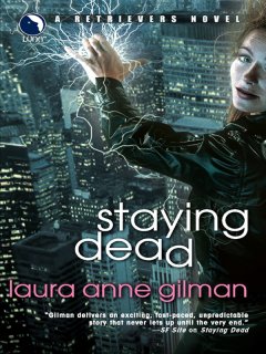 Обложка книги Laura Anne Gilman - Staying Dead